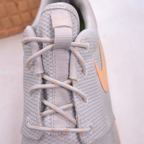 Nike Roshe Run Lace Up Athletic Running Shoe Womens Size 10 511882-008 Gray - Picture 9 of 10